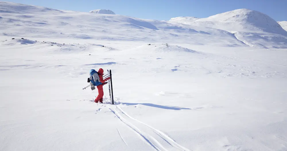 Woman skiing on Kungsleden